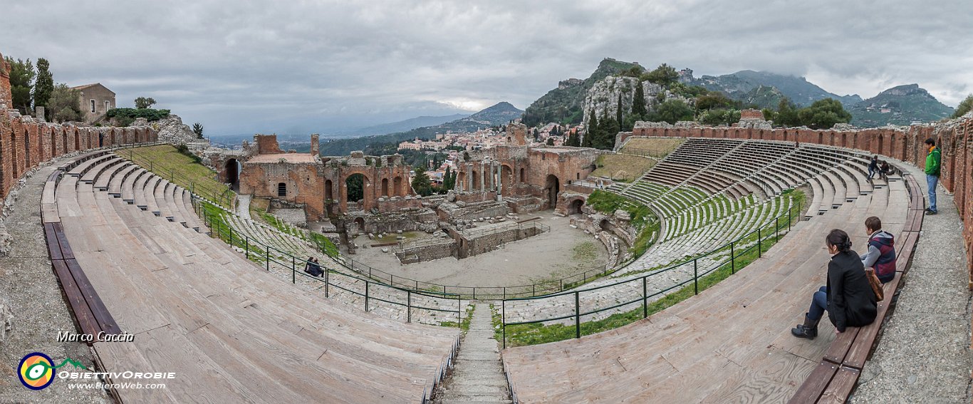 82_Panoramica nell'Antico Teatro greco.JPG